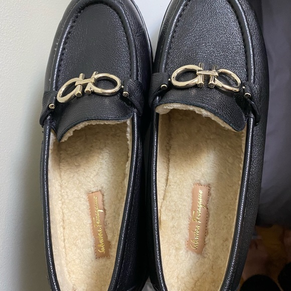Womens Salvatore Ferragamo Black leather loafer, shearling lined - Picture 3 of 9